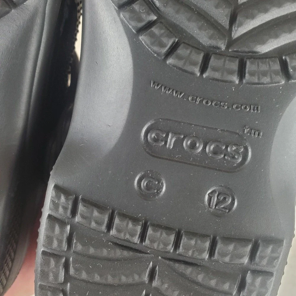 CROCS worn 2x